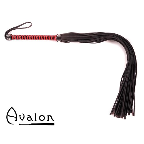 Avalon - BALIN - Lang Svart og Rød Flogger med nagler på håndtaket