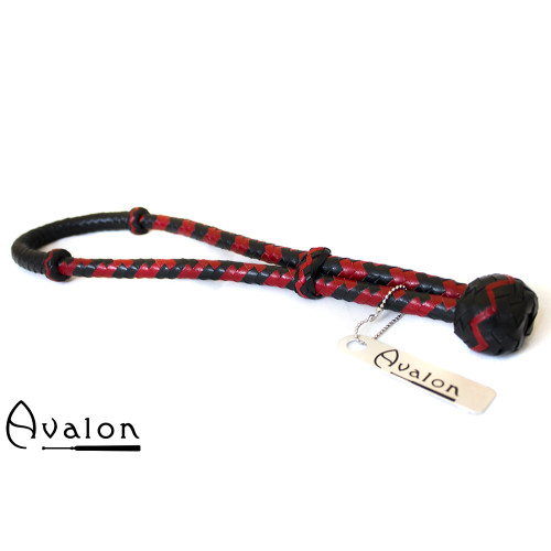 Avalon - CYCLOPS - Svart og Rød Loop Pisk i Lær Avalon - CYCLOPS - Svart og Rød Loop Pisk i Lær